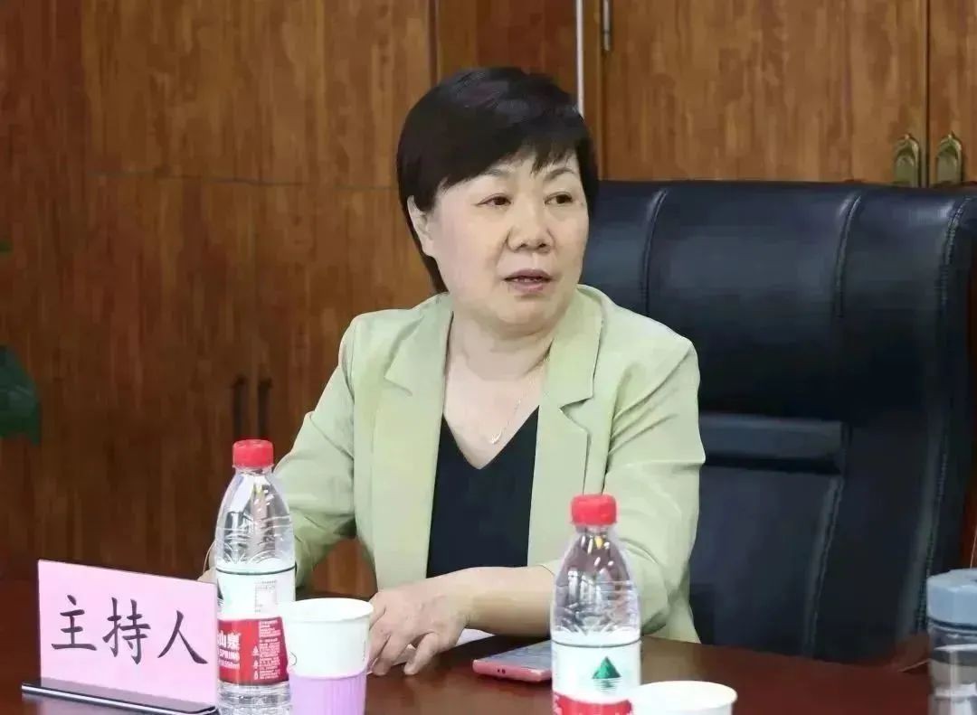 中国社会科学院俄罗斯东欧中亚研究所党委书记高京斋应邀为十大正规买球的app排行榜做学术报告2.jpg