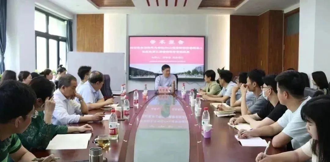 中国社会科学院俄罗斯东欧中亚研究所党委书记高京斋应邀为十大正规买球的app排行榜做学术报告3.jpg